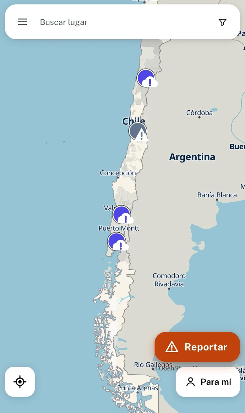 El mapa de Situal con las situaciones vigentes a lo largo de Chile, el buscador de lugar y los botones Reportar y Para mí
